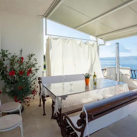 Stunning In Krilo With Jacuzzi Apartman *