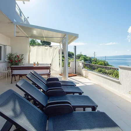 Stunning In Krilo With Jacuzzi Jesenice (Split-Dalmatia)