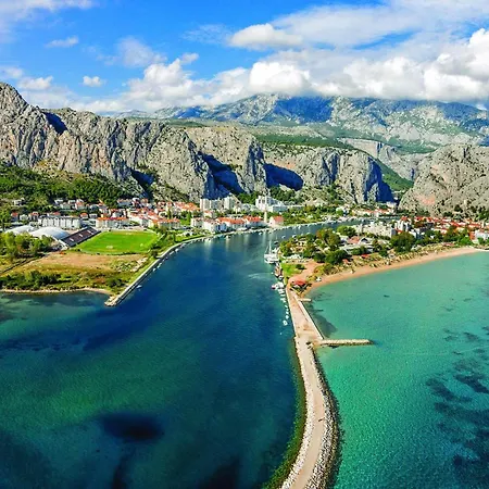 Stunning In Krilo With Jacuzzi Jesenice (Split-Dalmatia)
