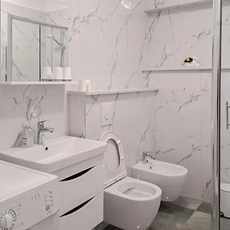 Stunning In Krilo With Jacuzzi Apartamento Jesenice (Split-Dalmatia)